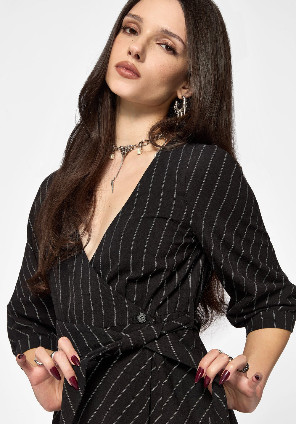 Johana – černé midi šaty – fotografie 2