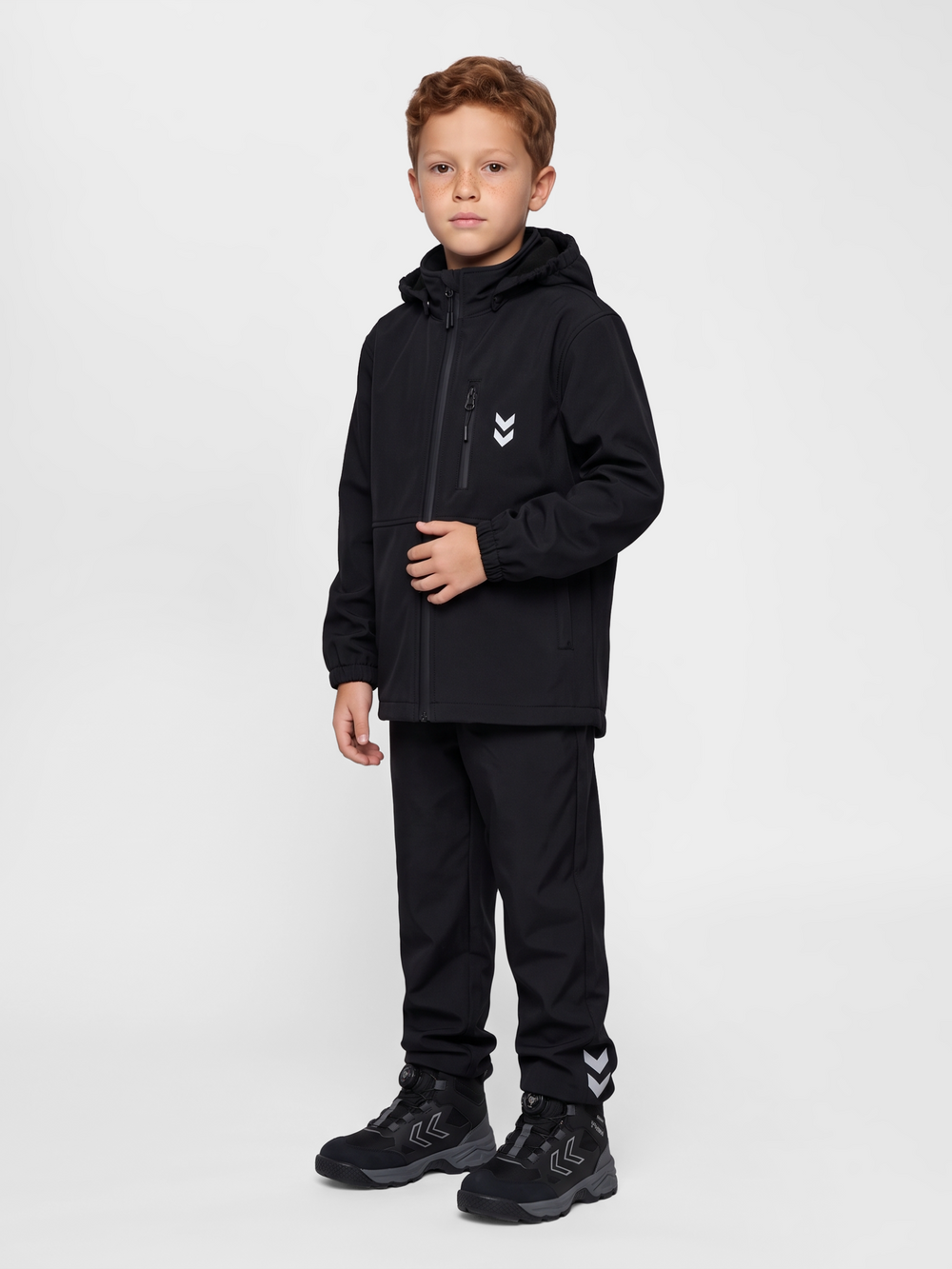 Julián – unisex softshellová bunda – Černá – fotografie 2