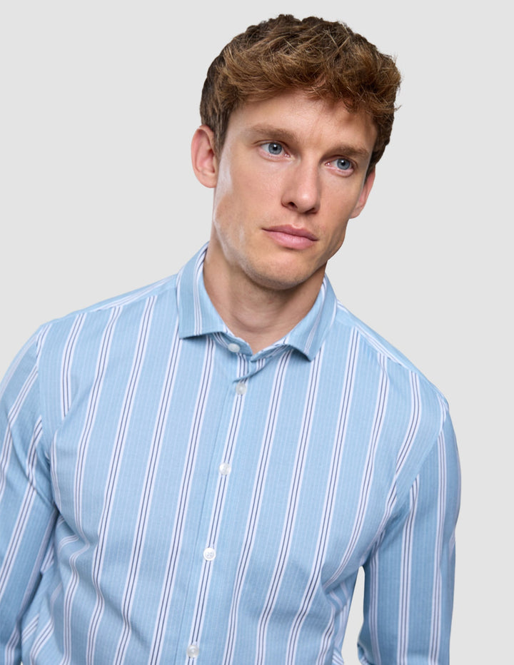 Hugo – pánská měkká pružná košile – Světle modrá rybí kost – fotografie 6